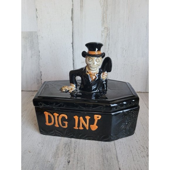 Yankee Candle 2014 covered coffin dig in candy dish - Picture 1 of 10